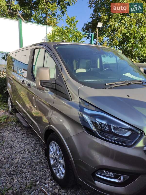 Ford Tourneo Custom 2019