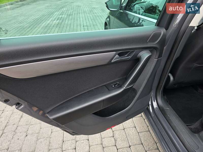 Volkswagen Passat 2011