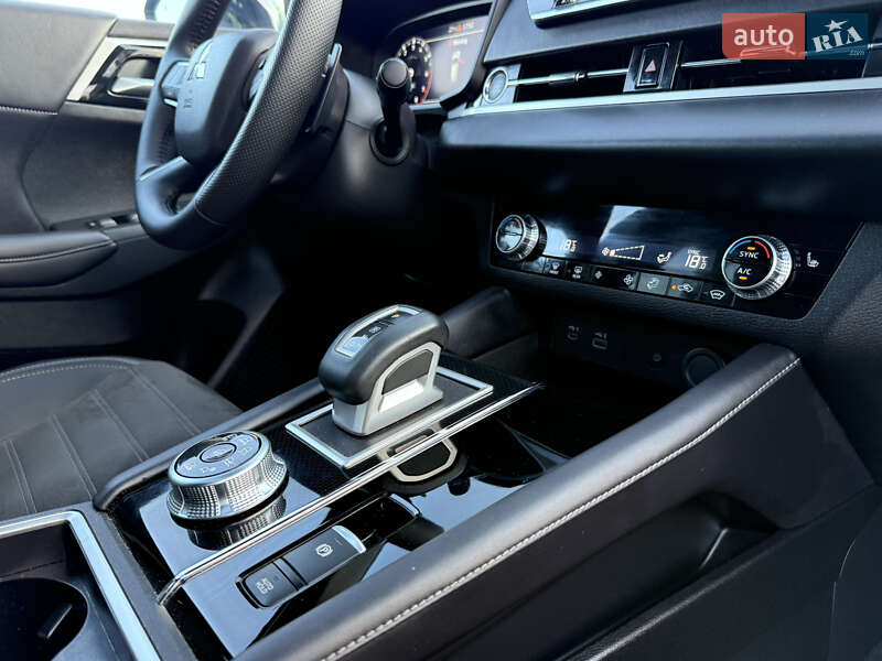 Mitsubishi Outlander 2024