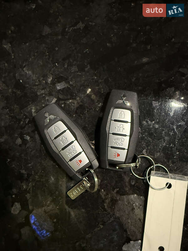 Mitsubishi Outlander 2024