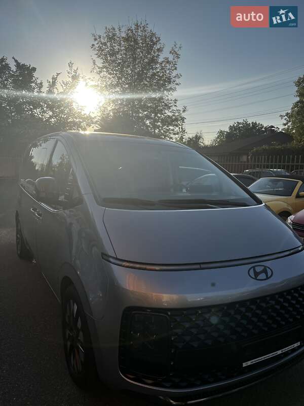 Hyundai Staria 2024