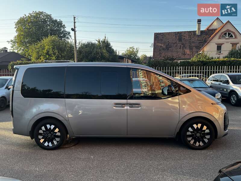 Hyundai Staria 2024