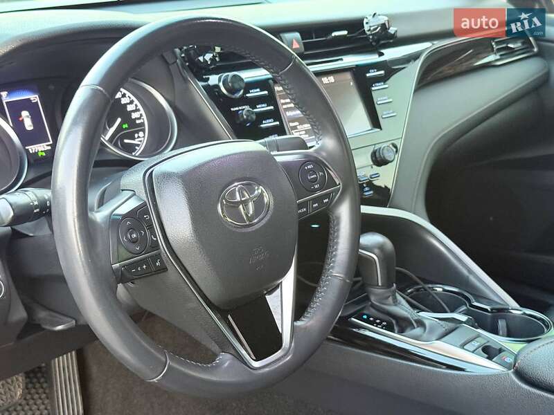 Toyota Camry 2019