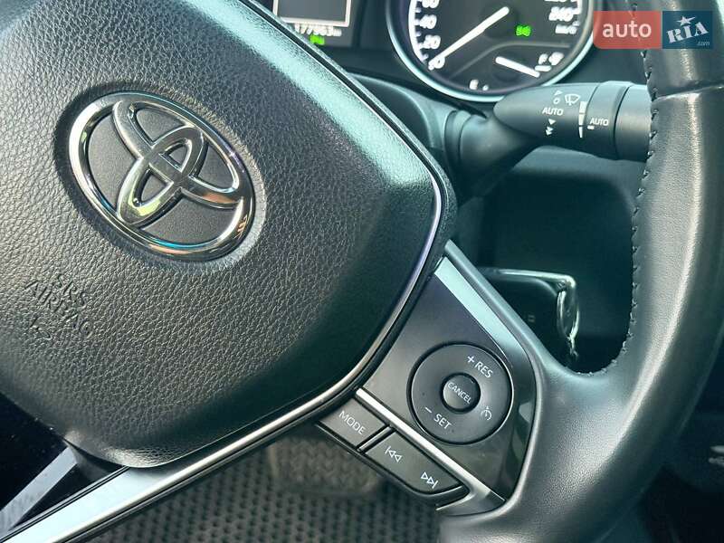 Toyota Camry 2019