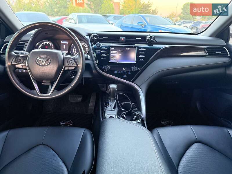 Toyota Camry 2019