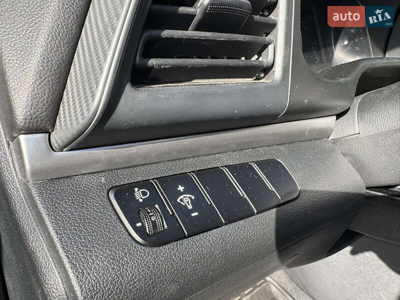 Hyundai Elantra 2019