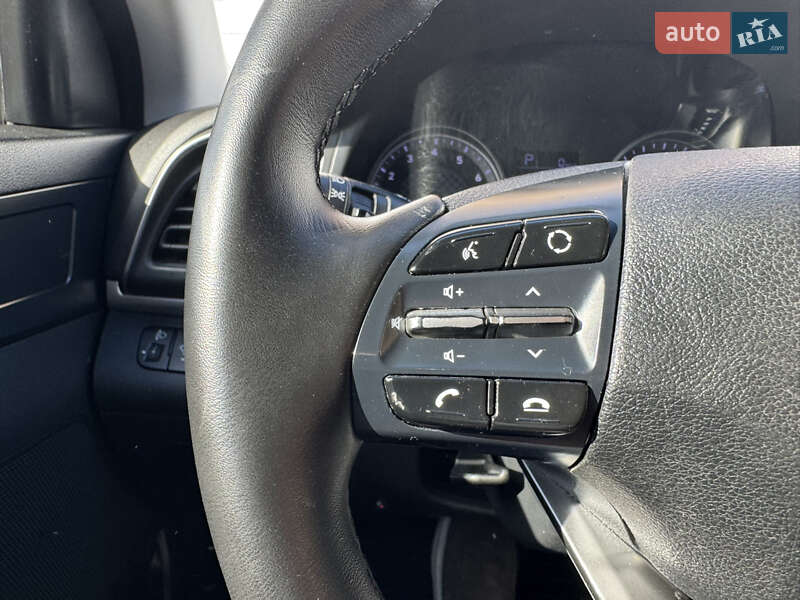 Hyundai Elantra 2019