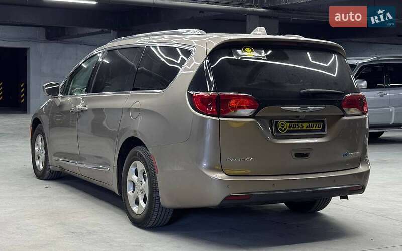 Chrysler Pacifica 2017