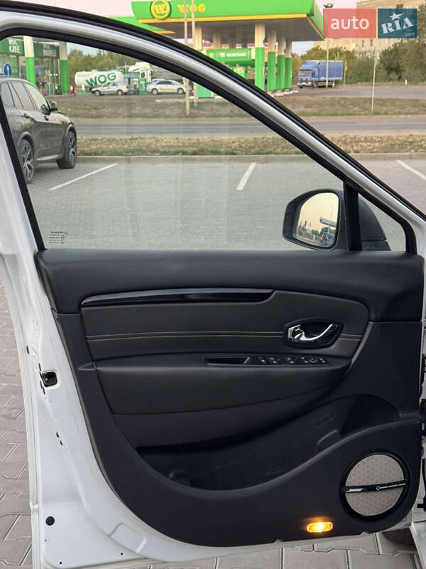 Renault Grand Scenic 2015