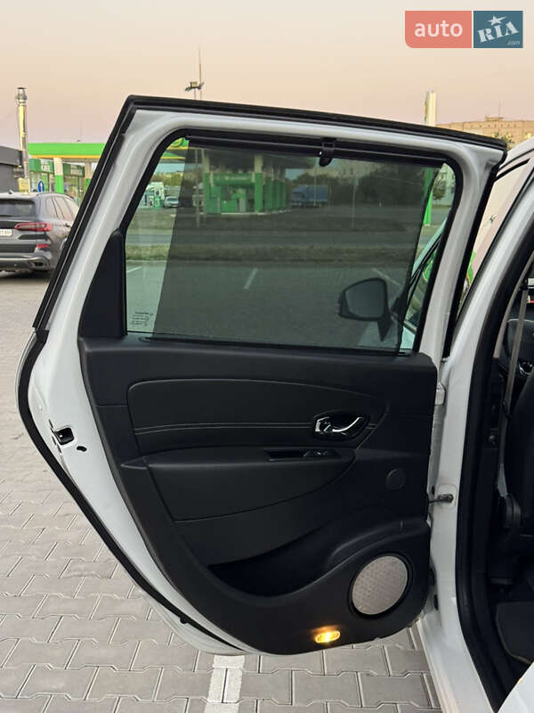 Renault Grand Scenic 2015