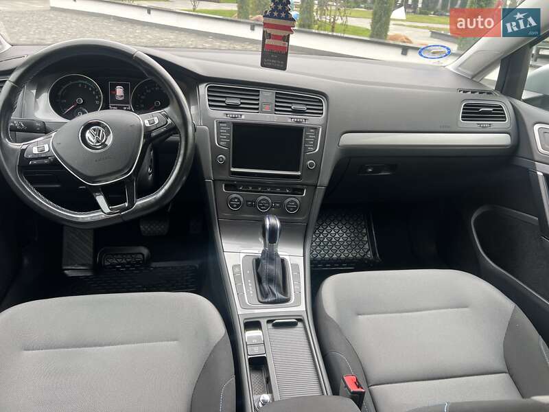 Volkswagen e-Golf 2016