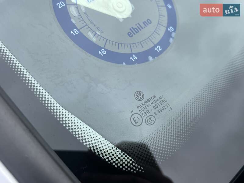 Volkswagen e-Golf 2016