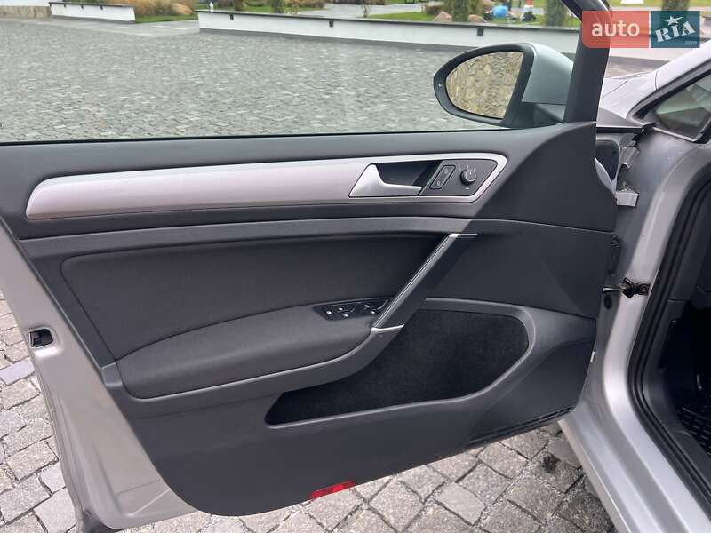 Volkswagen e-Golf 2016