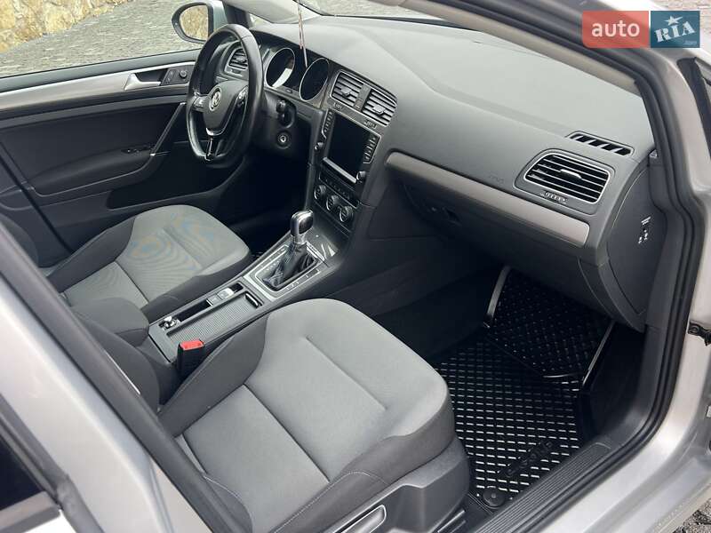 Volkswagen e-Golf 2016