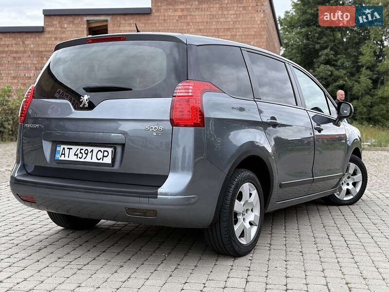 Peugeot 5008 2011