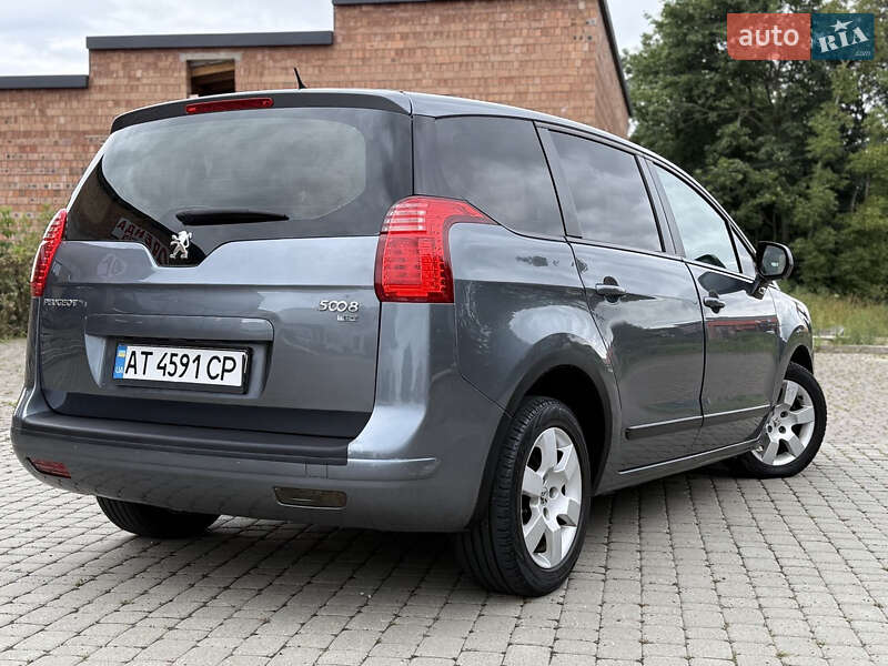 Peugeot 5008 2011
