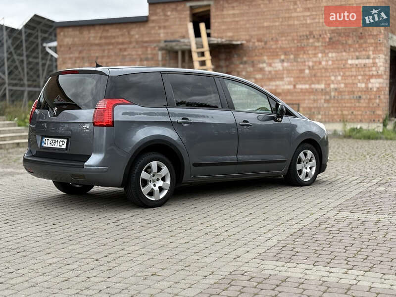 Peugeot 5008 2011