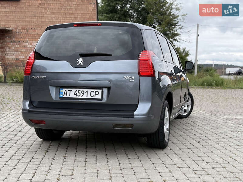 Peugeot 5008 2011