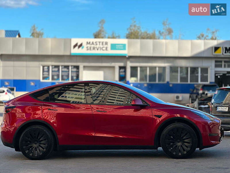 Tesla Model Y 2024