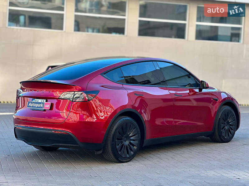 Tesla Model Y 2024