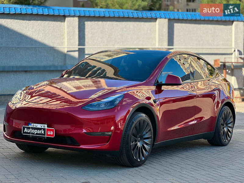 Tesla Model Y 2024