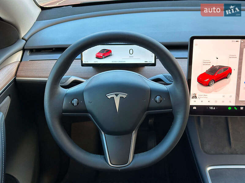 Tesla Model Y 2024