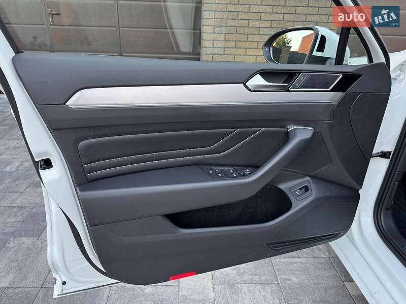 Volkswagen Passat 2021