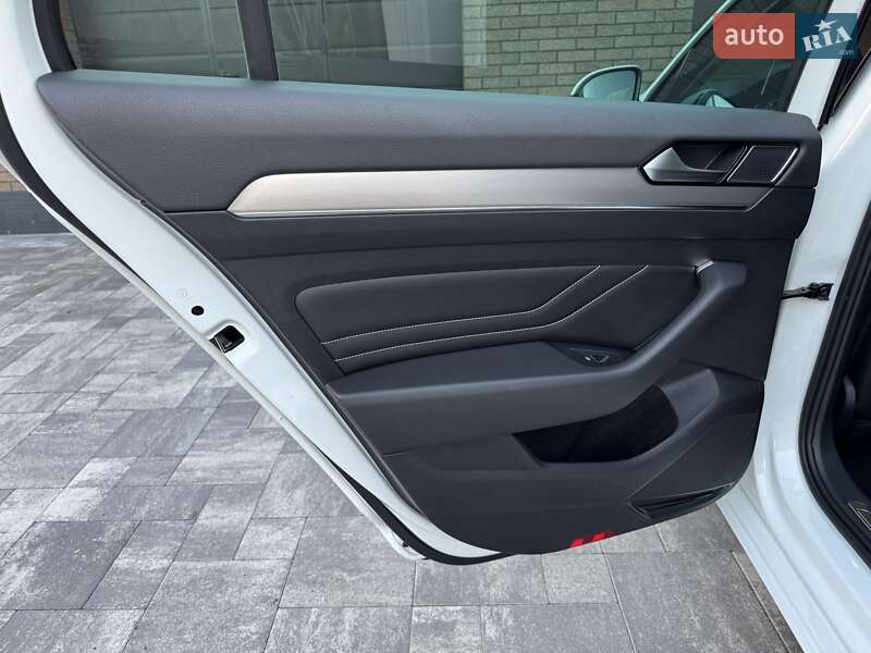 Volkswagen Passat 2021