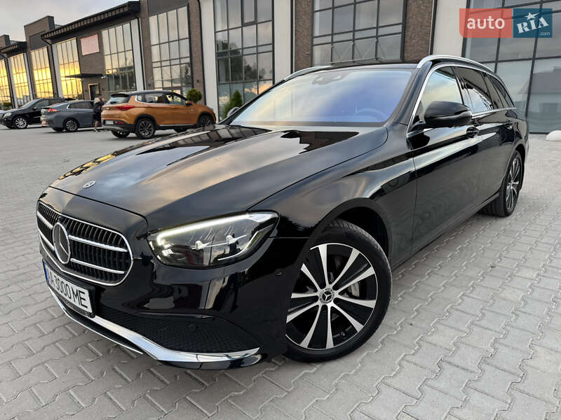 Mercedes-Benz-23