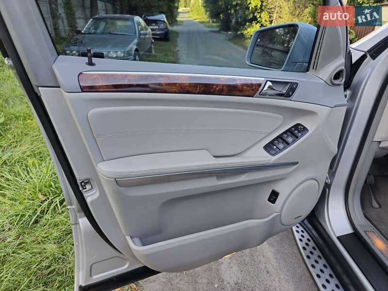 Mercedes-Benz M-Class 2011