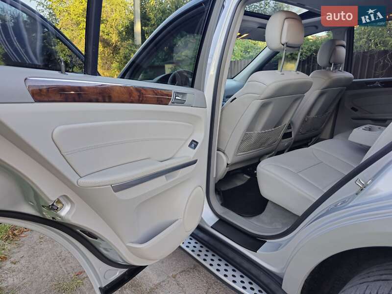 Mercedes-Benz M-Class 2011