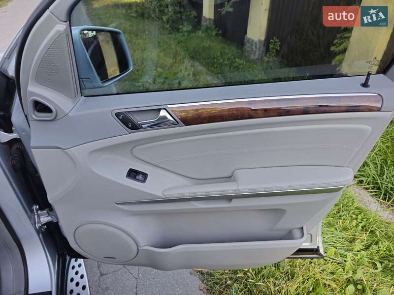 Mercedes-Benz M-Class 2011