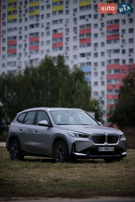 BMW iX1 2023