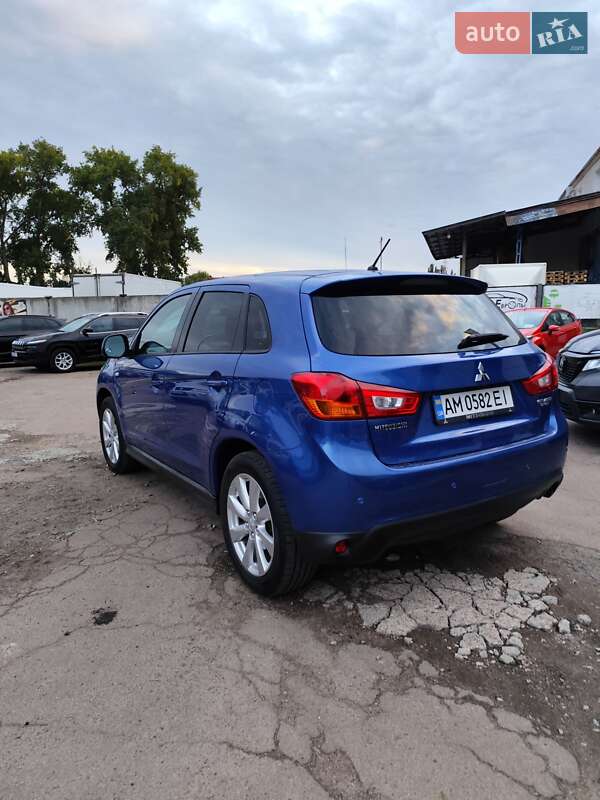 Mitsubishi Outlander Sport 2015