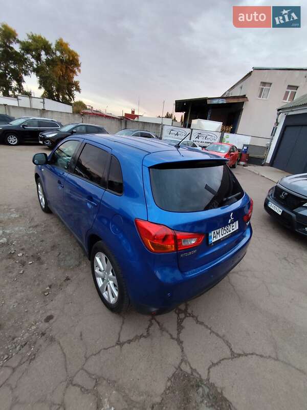 Mitsubishi Outlander Sport 2015