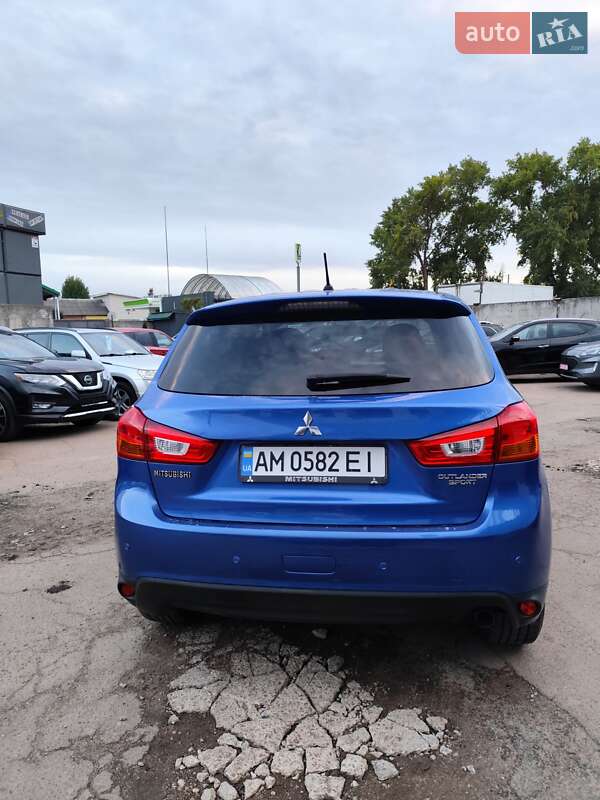 Mitsubishi Outlander Sport 2015