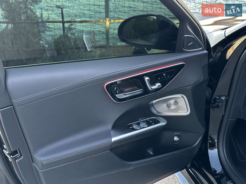 Mercedes-Benz C-Class 2024