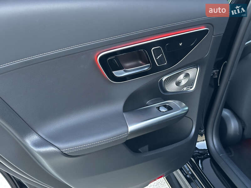 Mercedes-Benz C-Class 2024