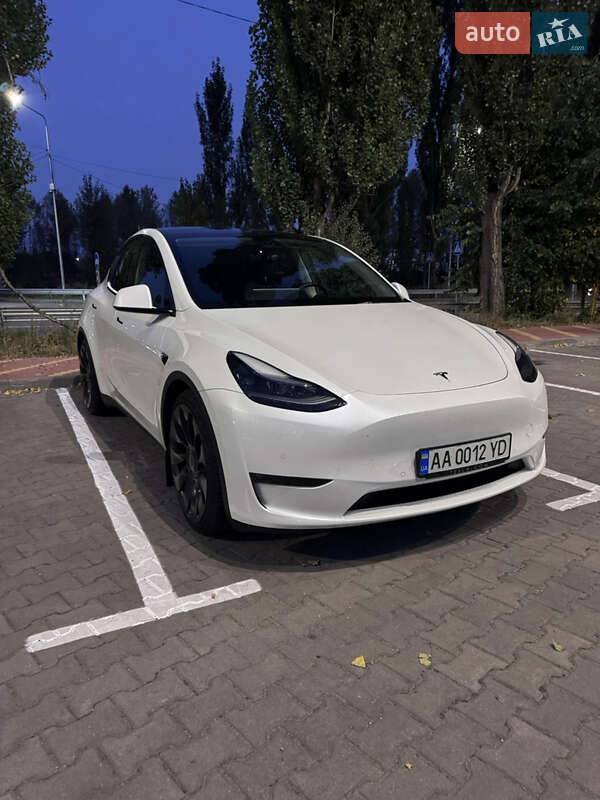 Tesla Model Y 2023