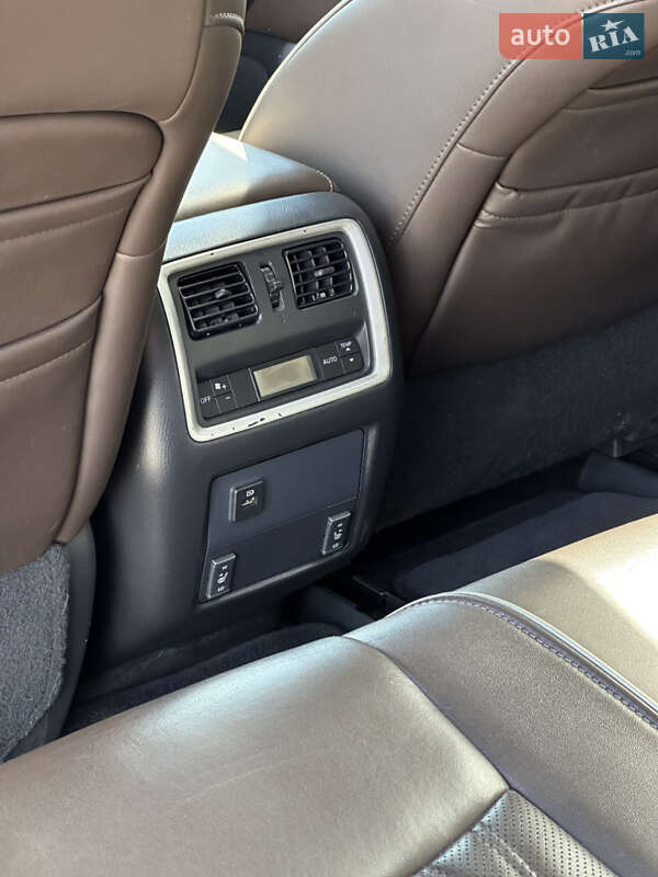 Infiniti-23
