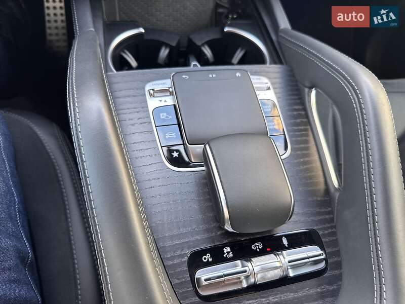 Mercedes-Benz-37