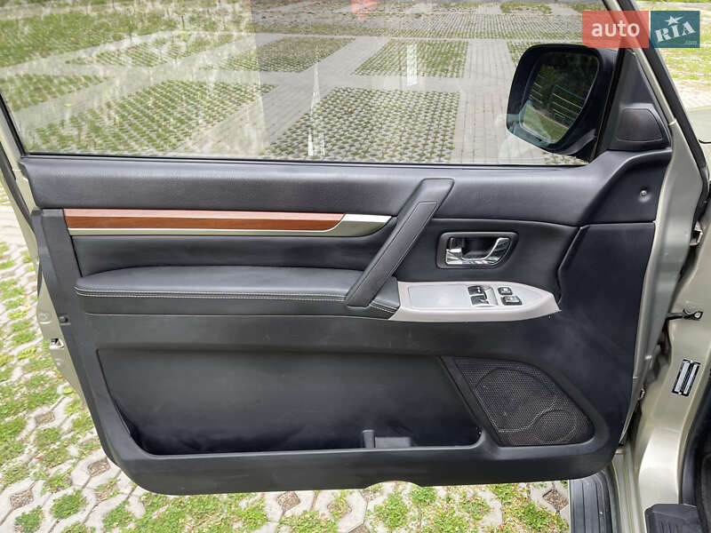 Mitsubishi Pajero 2007