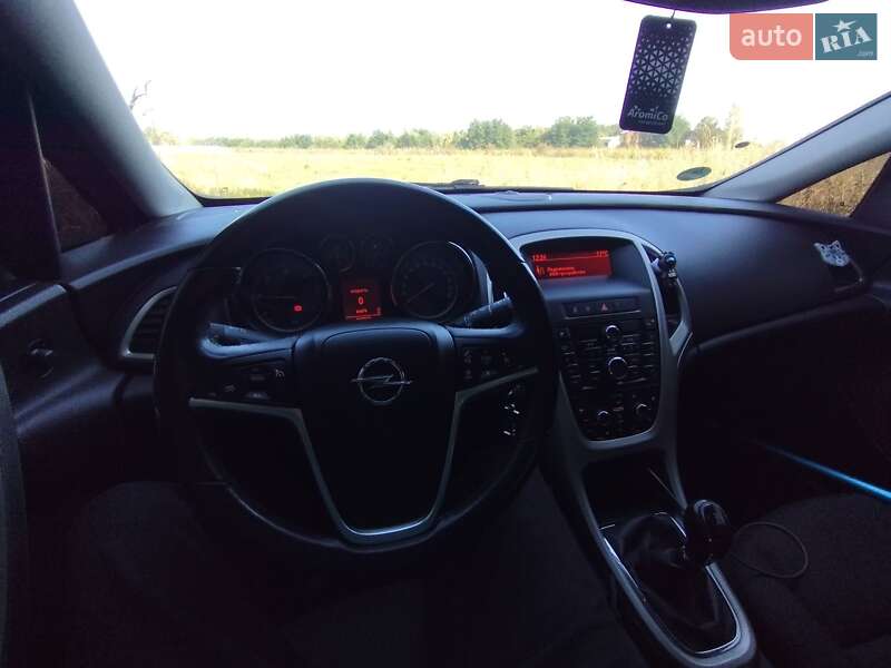 Opel Astra 2011