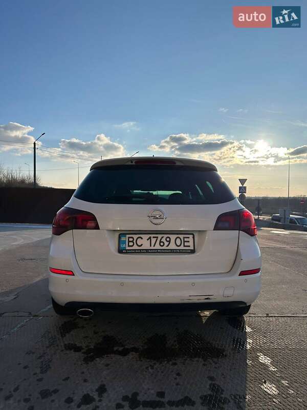 Opel Astra 2011