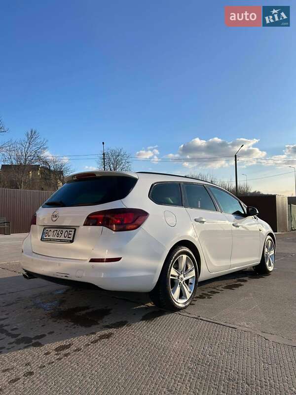 Opel Astra 2011