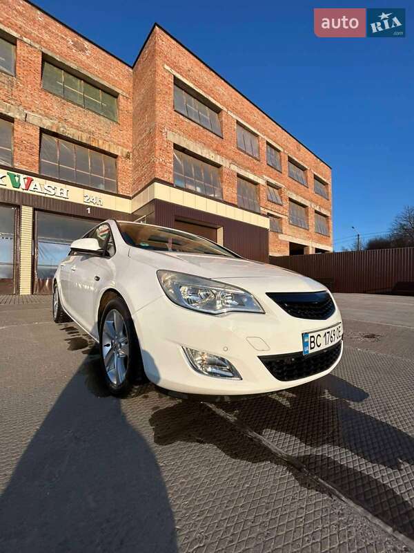 Opel Astra 2011