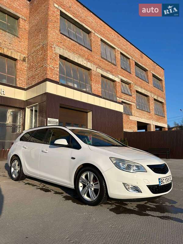 Opel Astra 2011