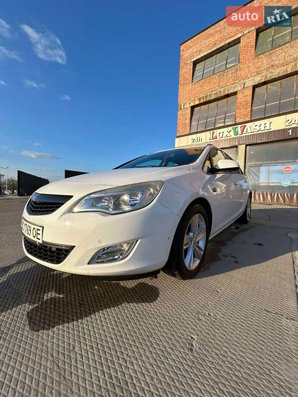 Opel Astra 2011