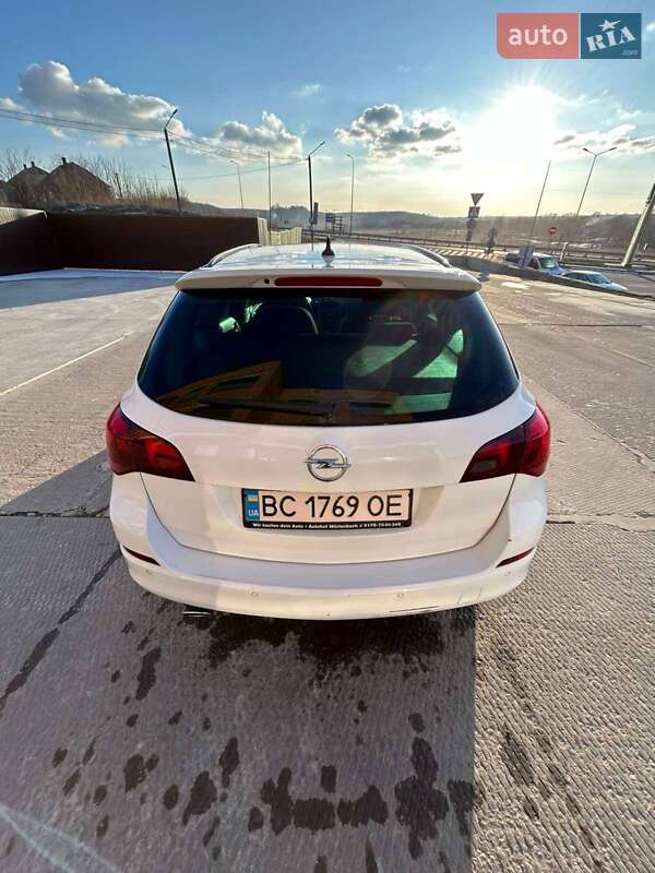 Opel Astra 2011