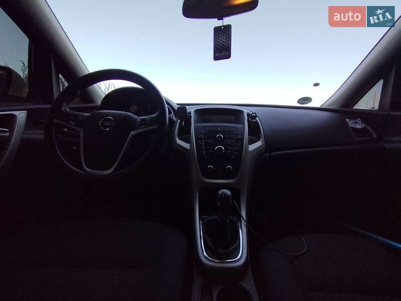 Opel Astra 2011